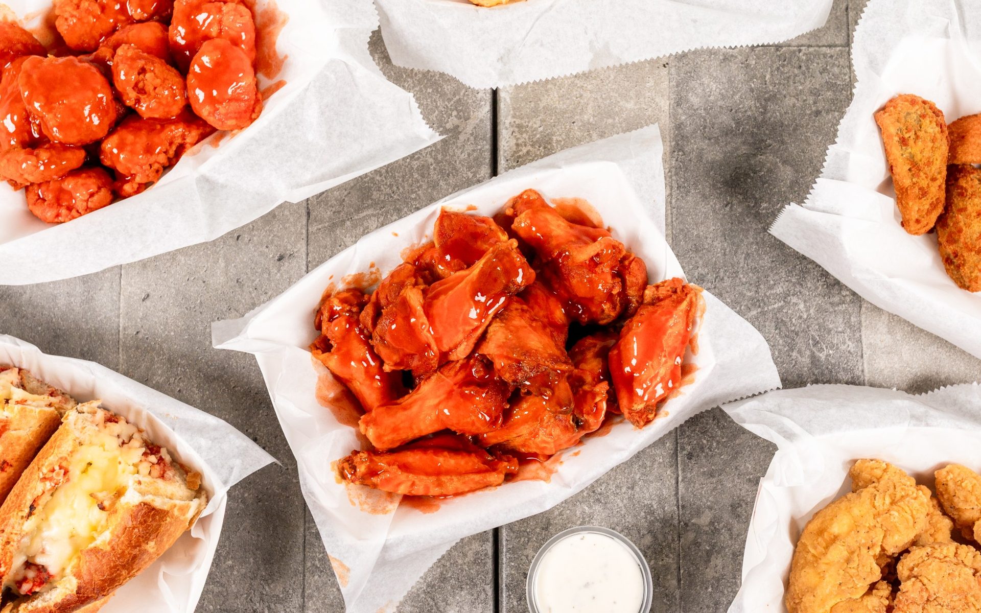 Best Supreme pizza in Auburndale, FL | BERKLEY PIZZA AND WINGS